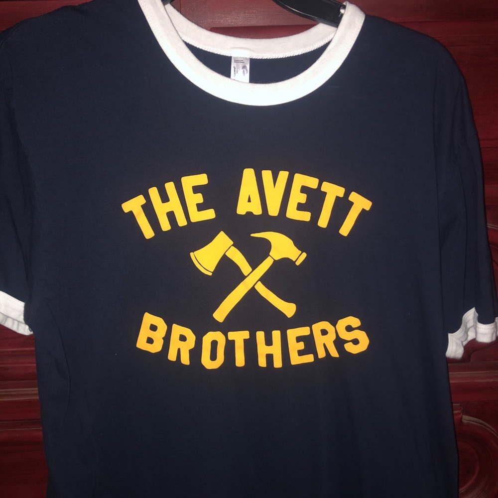 The Avett Brothers band tee 🌟